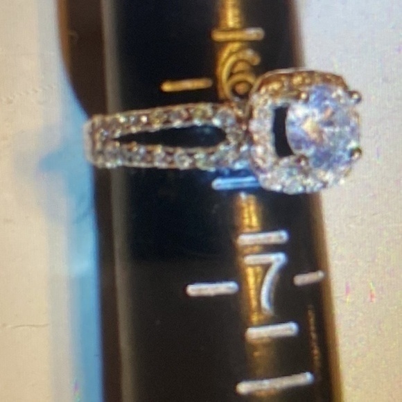 Dimond ring, solid gold beautiful anniversary wedding proposal gift - Picture 7 of 11